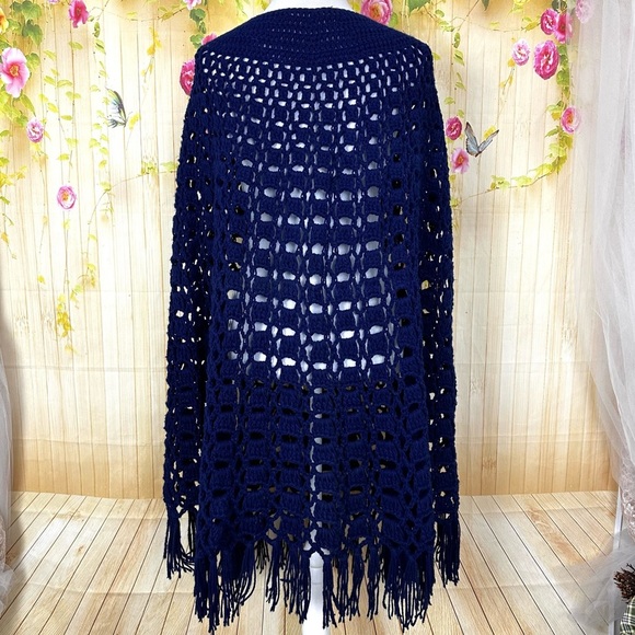 VINTAGE Hand Made Blue Knitted Shawl with Fringe - Picture 2 of 4